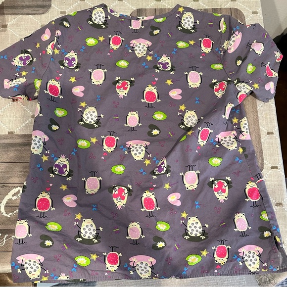 Zoe & Chloe scrub top size M - Picture 2 of 2